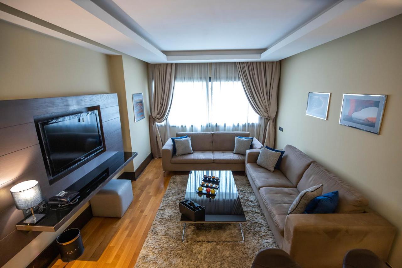Gray Boutique Hotel Casablanca Eksteriør billede A living room in a hotel suite